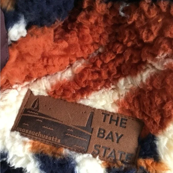 NWT Aztec Fleece - Picture 5 of 5